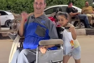 العم محمد وابنته كنزي 