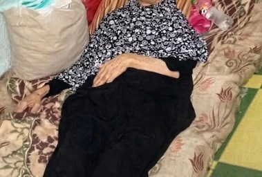 السيدة المسنة أم مصطفى 