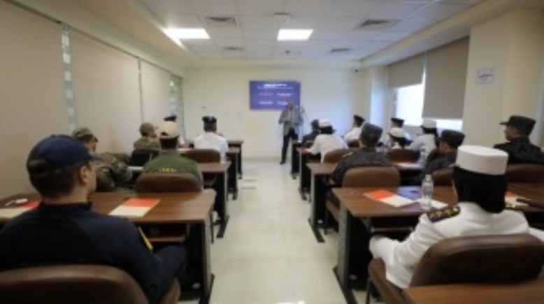 أكاديمية الشرطة تنظم دورة تدريبية بالتعاون مع الصليب الأحمر 