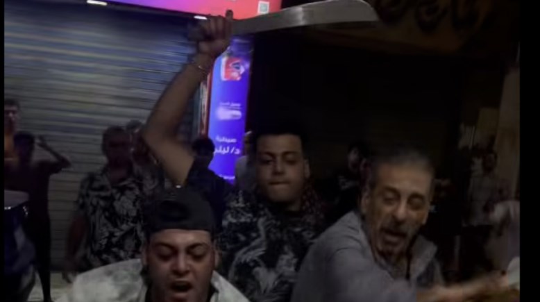 صورة من الفيديو المتداول للمشاجرة