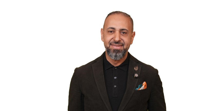 الكاتب سامح مبروك