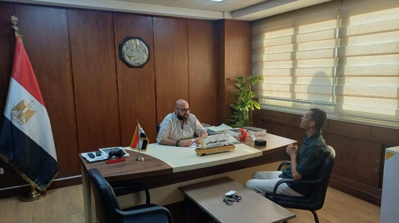 عبدالمجيد عبدالله مع رئيس الادارة المركزية للرعاية الحرجة والعاجلة الدكتور محمد الصدفي