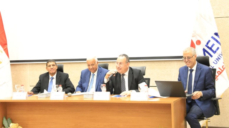 وزير التعليم العالي والبحث العلمي  الدكتور عبدالعزيز قنصوة