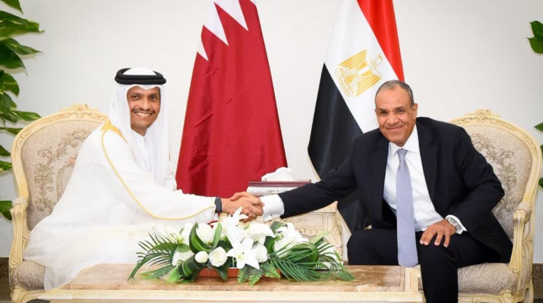 وزير الخارجية مع الشيخ محمد بن عبد الرحمن آل ثاني