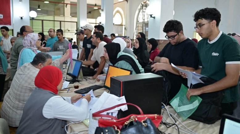 طلاب كليات جامعة القاهرة