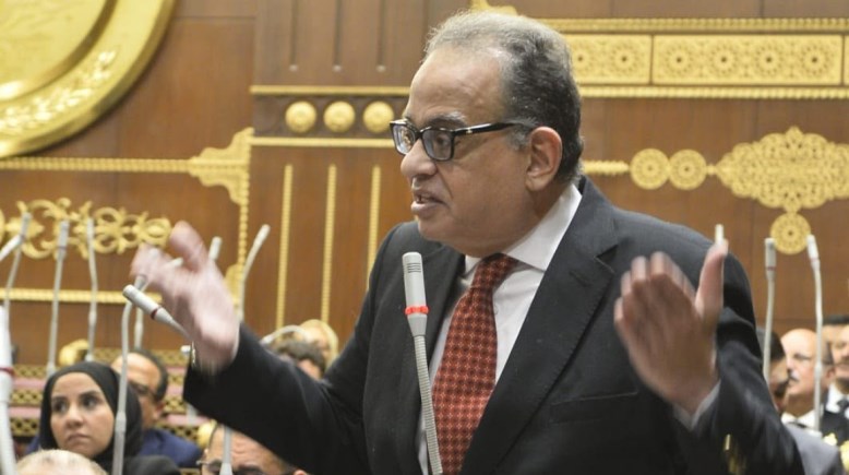 النائب طارق عبد العزيز
