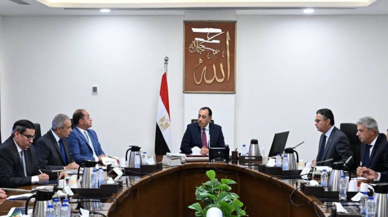 خلال اجتماع رئيس الوزراء