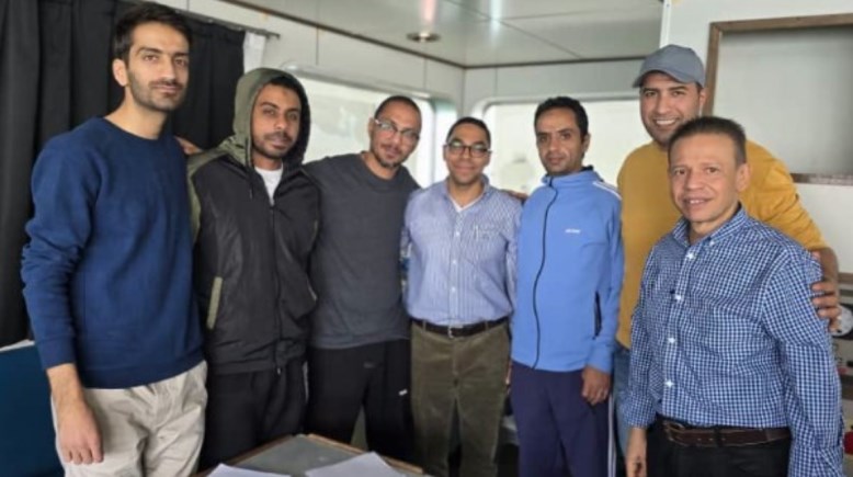 الإفراج عن البحارة المصريين المحتجزين على متن السفينة “ريم الخليج”