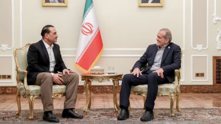 الرئيس الإيراني مسعود بزشكيان يلتقي بقائد الجيش الباكستاني عاصم منير في طهران
