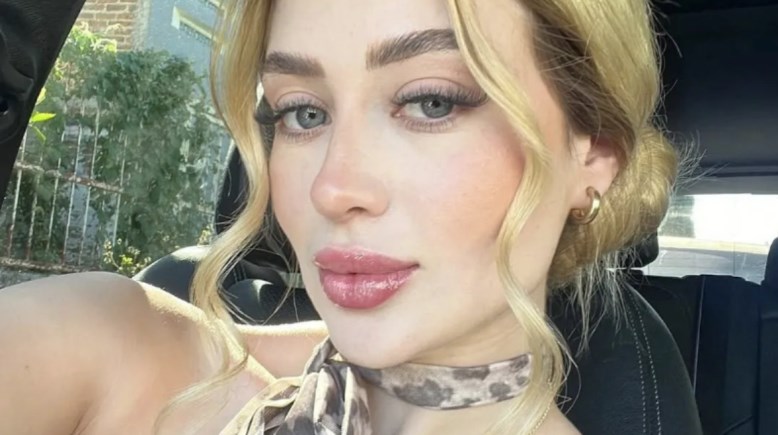  المؤثرة المكسيكية “فاليريا ماركيز” 