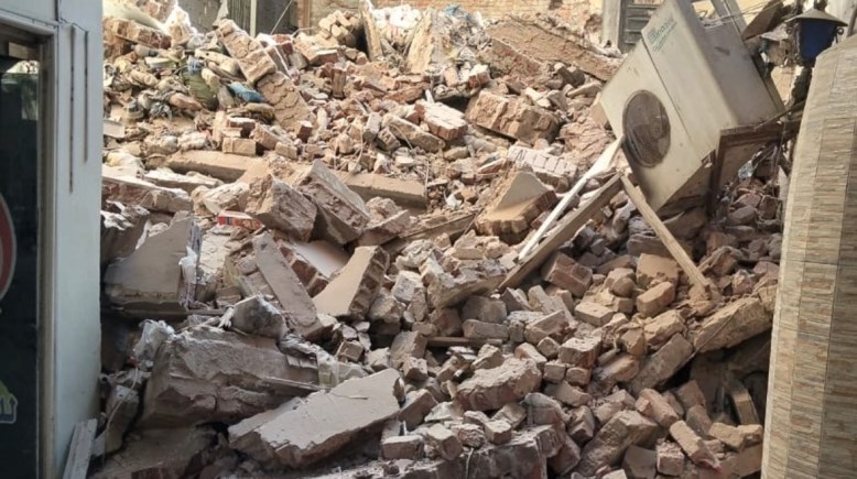 انهيار منزل خالي من السكان بمنطقة المندرة قبلي شرق الإسكندرية 