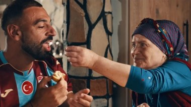 محمد صلاح و خديجة أكباش