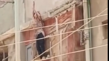 الفتاة الظاهرة بالفيديو