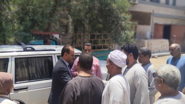 وكيل صحة قنا مع المواطنين بابنود 