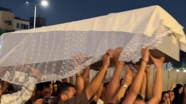 نعش مروة ملفوف بطرحة فستانها 