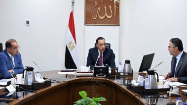 جانب من اجتماع رئيس الوزراء