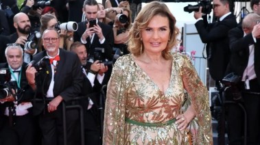 الفنانة يسرا