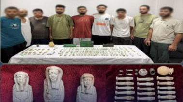 المتهمون بعد ضبطهم والآثار المضبوطة 