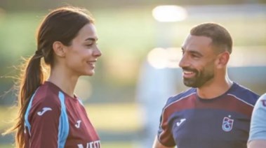 صورة لمحمد صلاح مع إيشان أكسوي