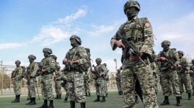 عناصر من الجيش الإيراني