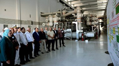 رئيس الوزراء خلال الجولة