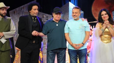 أبطال مسرحية ابن الأصول 