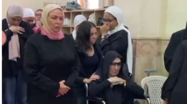 إلهام شاهين في جنازة ابنة نجلاء فتحي- تصوير الشيمي