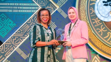 باحثة هندسة الإلكترونيات بالأكاديمية تكرم لتطوريها الرعاية الصحية