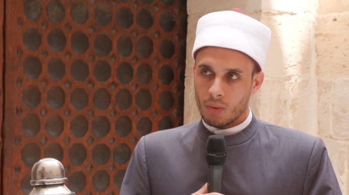 الشيخ أيمن منصور إمام مسجد سيدنا الحسين