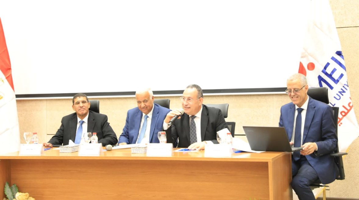 وزير التعليم العالي والبحث العلمي  الدكتور عبدالعزيز قنصوة