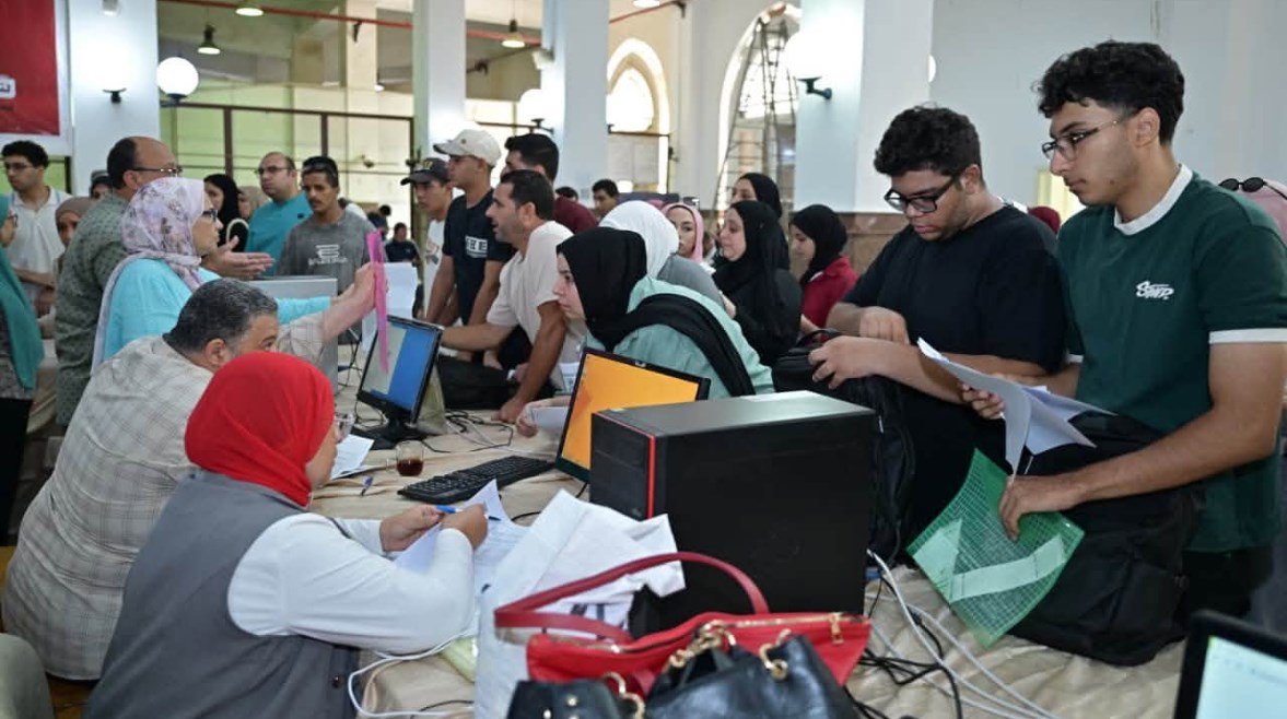 طلاب كليات جامعة القاهرة