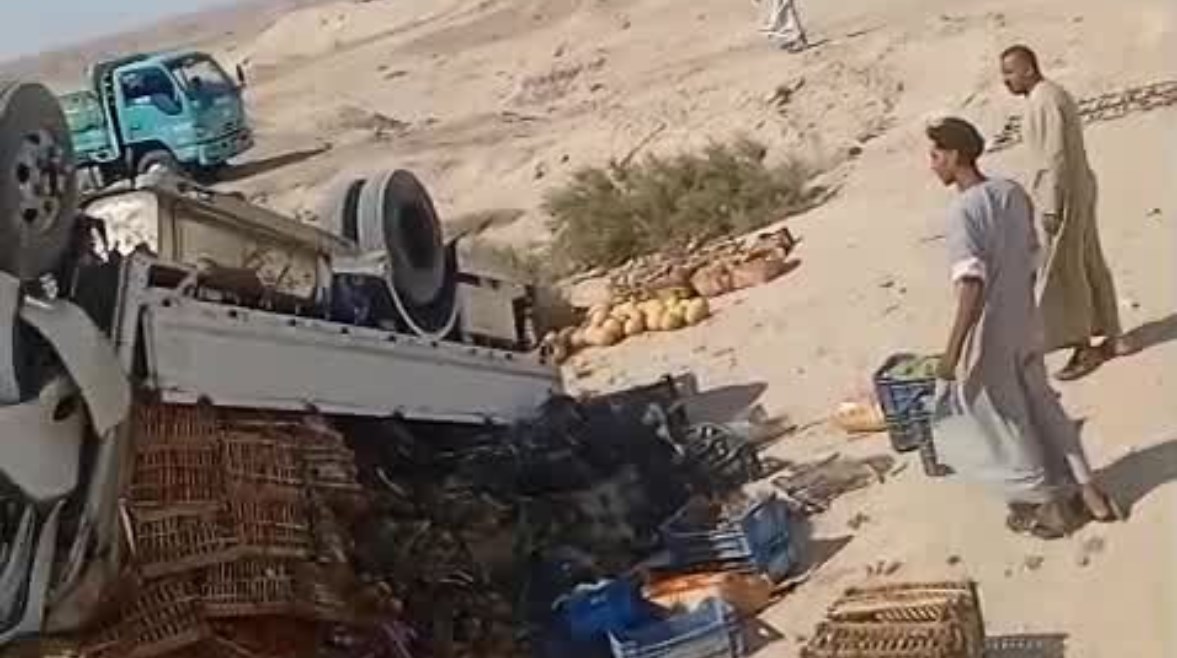 إنقلاب سيارة جامبوا محملة بالخضروات بطريق الغردقة رأس غارب 