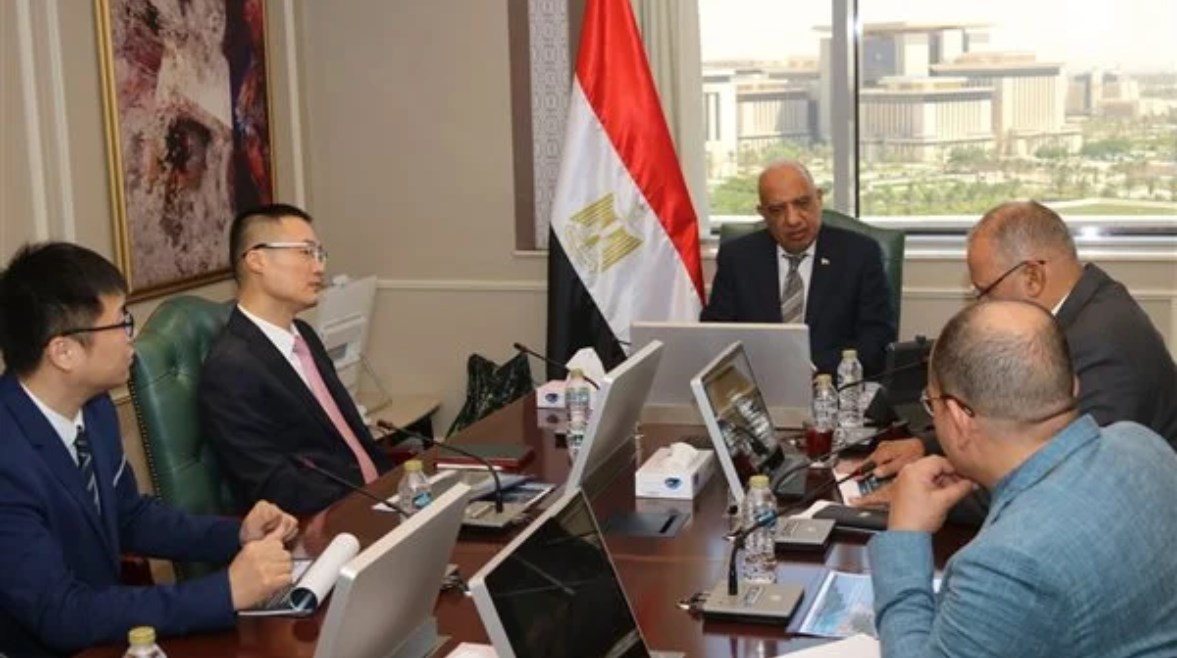 وزير الكهرباء والطاقة المتجددة، الدكتور محمود عصمت