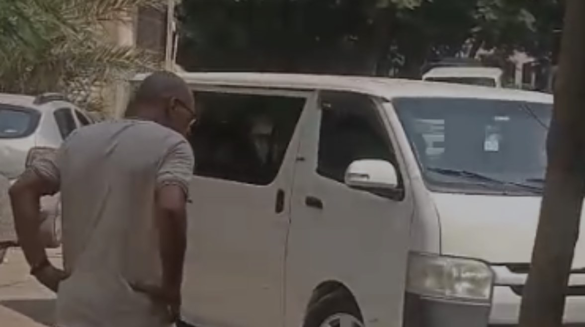 لقطة من نقل الجثامين 