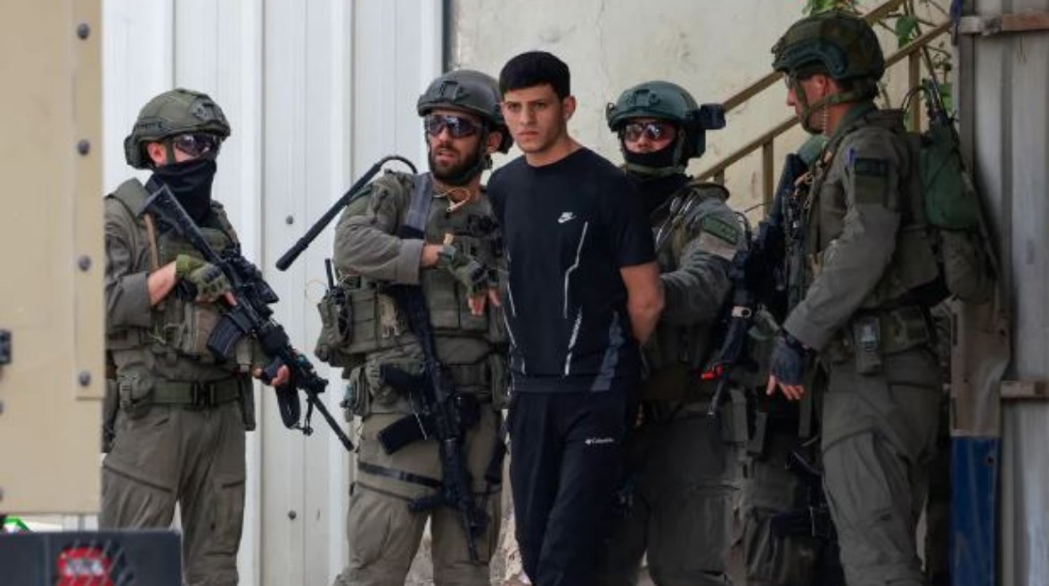 الشرطة الإسرائيلية تعتقل شاب فلسطيني