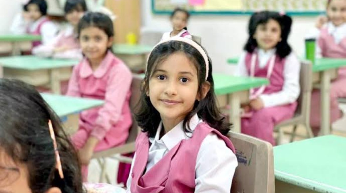 طالبات الصف الأول الابتدائي