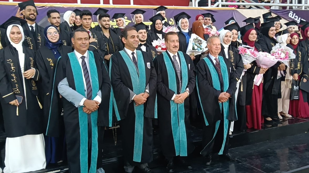 المحافظ يشارك الخريجين وأسرهم فرحة الحصاد بعد سنوات من الاجتهاد