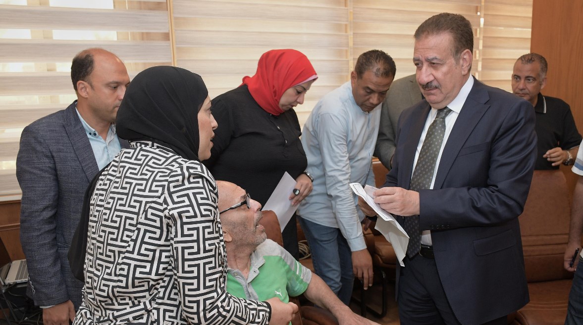 محافظ بورسعيد يحسم عشرات الملفات الإنسانية والخدمية خلال لقائه الأسبوعي بالمواطنين