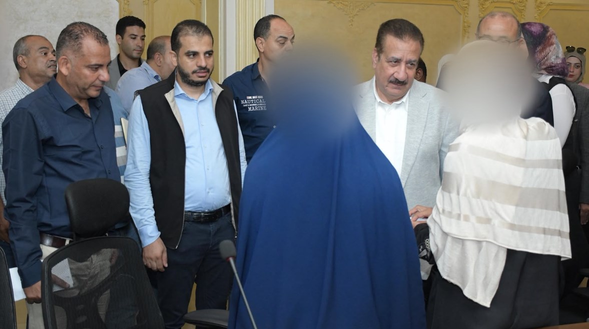 محافظ بورسعيد يواصل قطار الخير.. 85 حالة إنسانية ومساعدات بـ750 ألف جنيه