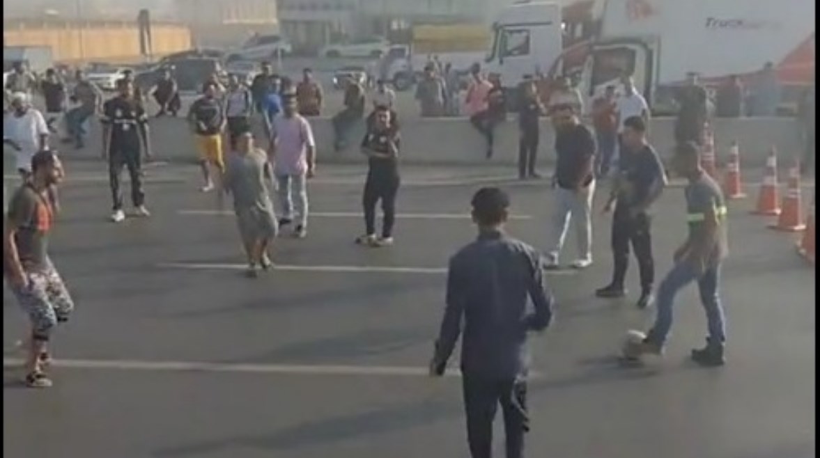 ماتش كورة على طريق اسكندرية الصحراوي