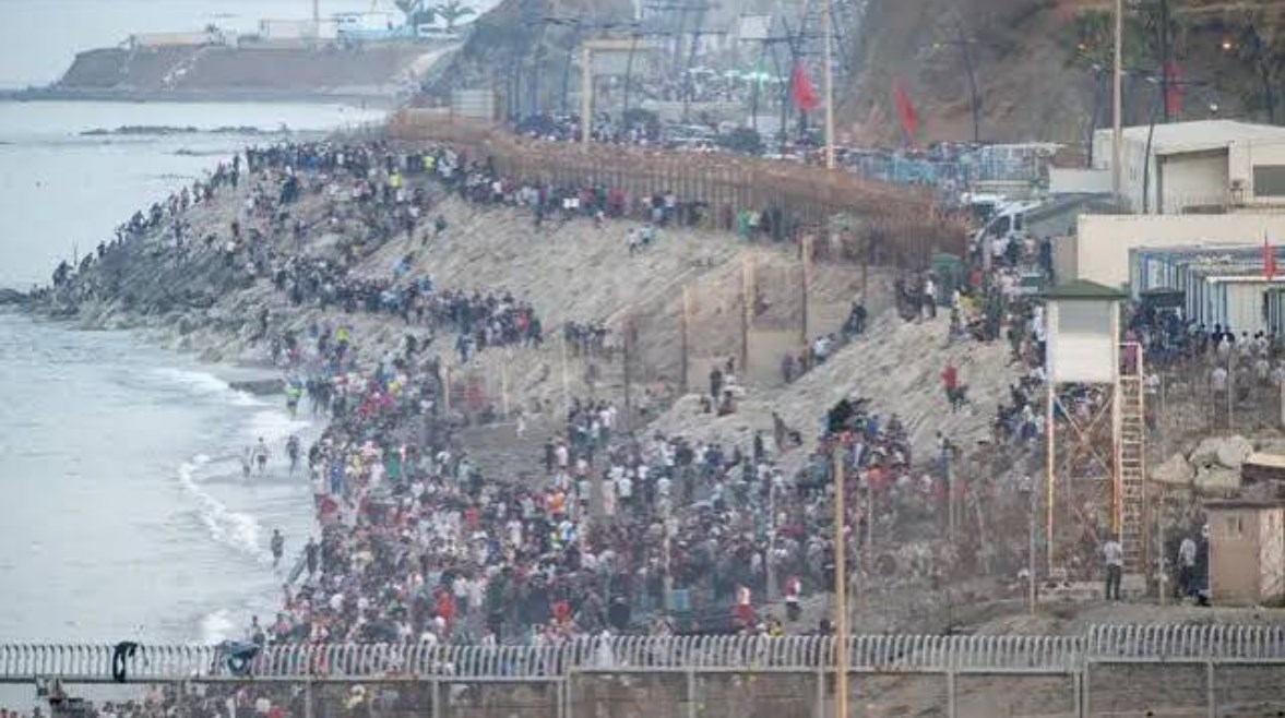 الداخلية المغربية تعلن وفاة 11 شخص خلال محاولتهم التسلل الي مدينتي سبتة ومليلية 