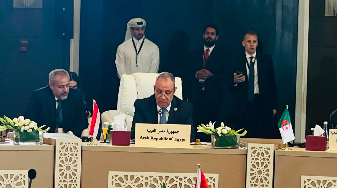  وزير الخارجية خلال المؤتمر