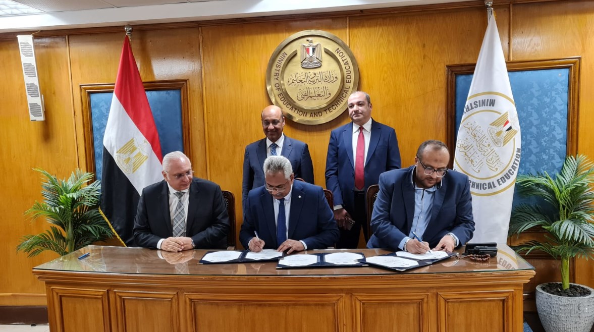 توقيع بروتوكول للتشغيل والعمل بين شركة مياه الشرب والصرف الصحي ووزارة التربية والتعليم والتعليم الفني ومحافظة سوهاج