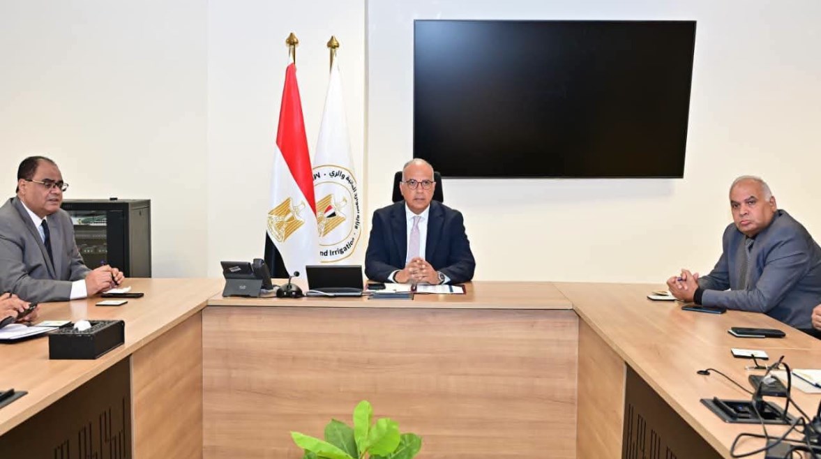 خلال اجتماع وزير الري
