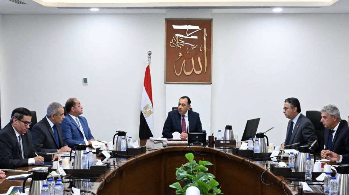 خلال اجتماع رئيس الوزراء