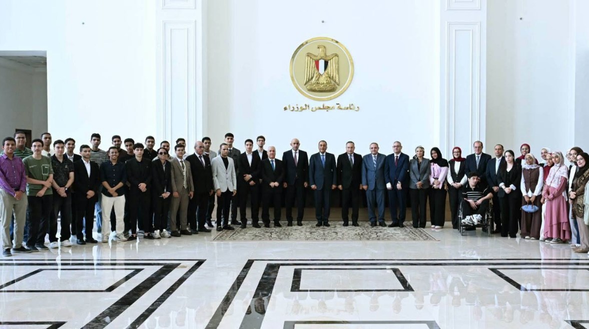 خلال لقاء رئيس الوزراء بأوائل شهادة الثانوية العامة لعام 2026