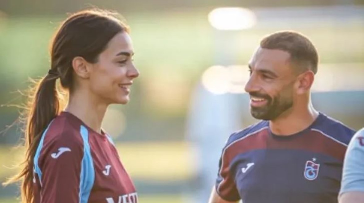 صورة لمحمد صلاح مع إيشان أكسوي