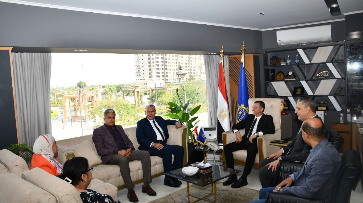 محافظ أسوان 