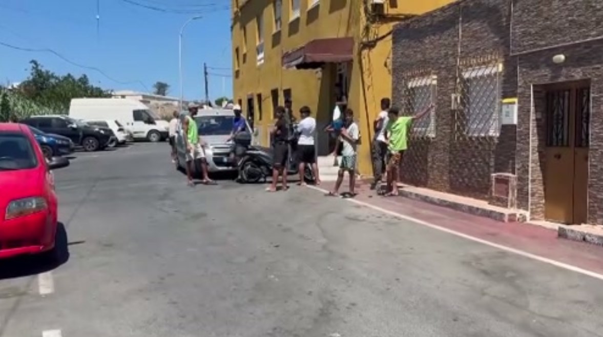 بعض من المهاجرين العالقين في سبتة