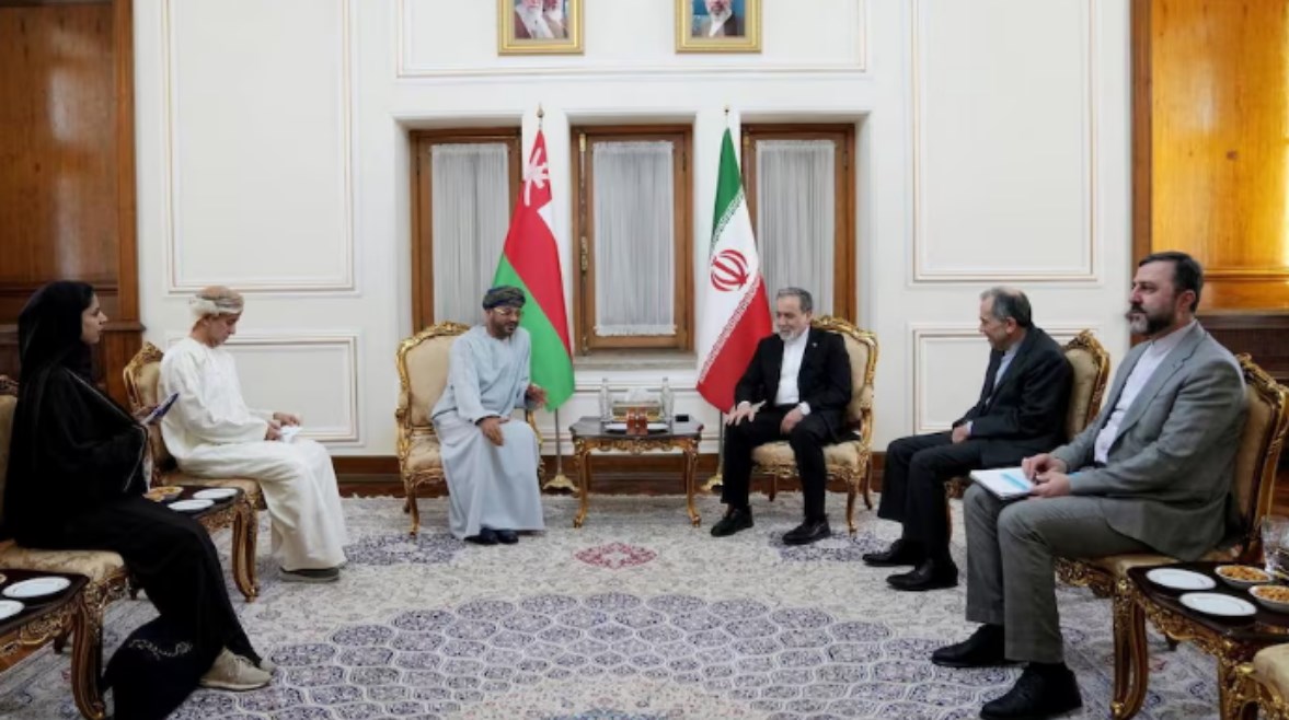 وزير الخارجية الإيراني عباس عراقجي يلتقي بنظيره العماني بدر البوسعيدي في طهران يوم 25 أغسطس 